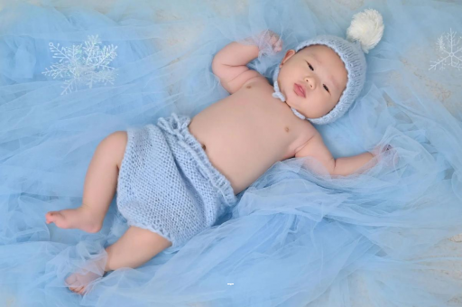 商水宝宝吐奶黄色