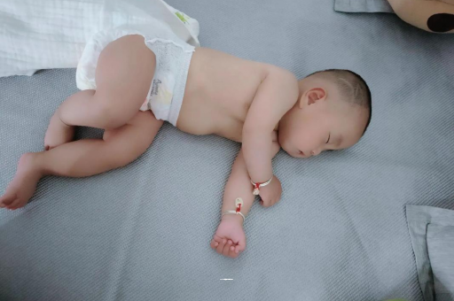 商水宝宝老打喷嚏怎么办